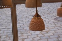 <br>Lampenschirm aus Limoges Porzellan, frei gedreht und gestempelt, fein und zart, lebendig,<br>
für warmes, weiches Licht.
