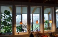 <br>
Porzellanschirme, frei gedreht<br>
vor den Fenstern zum Wintergarten