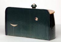 Brottopf halbrund, <br>
Maße (lxbxh): 34x17x23cm incl. Knopf<br>
Auch die Rückseite ist gestaltet, und belohnt beim Saubermachen.
Preis: 255,-€ incl. Versand