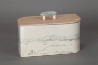 Brottopf mit zwei gegenüber liegenden Rundungen und einer Zeichnung des Alpenpanoramas,  (Ansicht 3)<br>  Ein Traum von einem Topf, für Bergsteiger, Skifahrer und Naturfreunde. <br>  
Preis : 420,-€