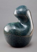 <br>´Leben´ (Ansicht III)<br>
Keramische Plastik, Steinzeug winterhart, vorbereitet zur Montage<br>
 lxbxh: 57 x 40 x 72 cm<br>
Engobemalerei, Feldspatglasuren