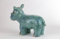 birdlover, Vogelfreund, 2022<br>
Feldspatglasuren, in Glasur gemalt, 1250°C oxidierend gebrannt,<br>
lxbxh: 53 x 24 x 39,5 cm