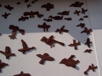 <br>Anbau Grundschule an der Klosterstrasse, Dachau- Altstadt<br>
Vogelfiguren-Reliefs in Klinker-Qualität frei in die Fläche gesetzt.