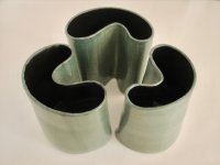 <br>Vasenensemble<br>
Schnittblumen stehen darin sehr schön, fallen nicht auseinander und haben gut Platz, ihre Schönheit zu entfalten.<br>
Auf der Anrichte, am Buffet lassen sie sich gut arrangieren oder auch aufteilen, und bieten eine harmonische Umrahmung.