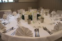 Hochzeitstafel mit persönlichen Namensbechern statt Platzkarten.
Preis nach Aufwand und Anzahl